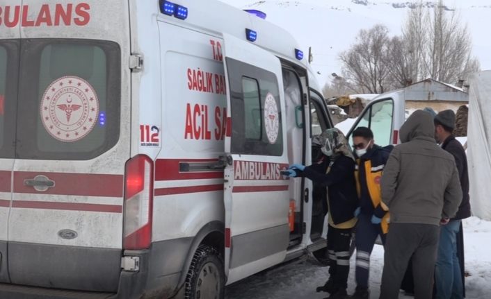 Erciş’te yolu kapanan mahalledeki kalp hastası için seferberlik