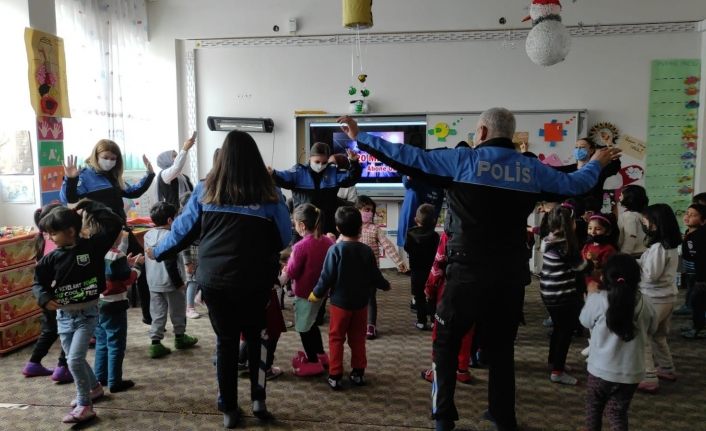 Minik öğrencilere ‘polislik’ mesleği tanıtıldı