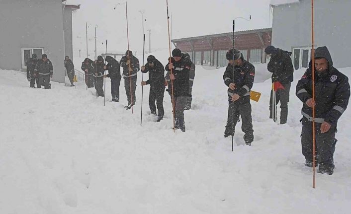 Rüzgar enerji santrali personeline çığ eğitimi