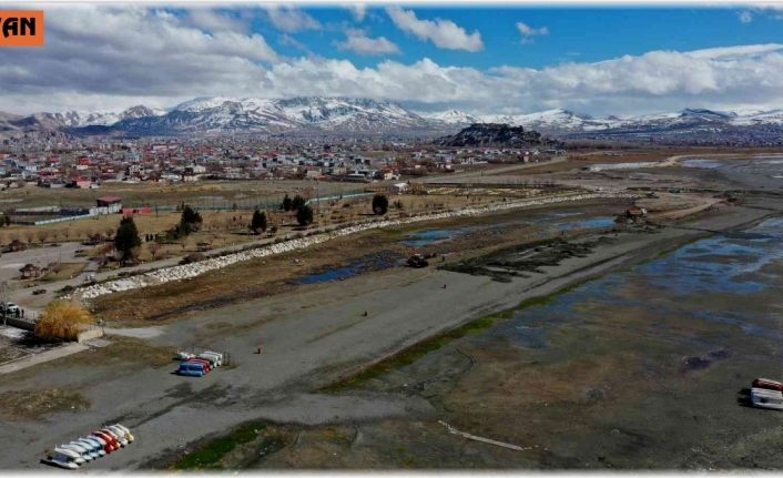 Van Büyükşehir Belediyesinden İskele sahiline yeni park