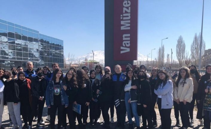 "Van Gençliği Tarihiyle Buluşuyor" projesi