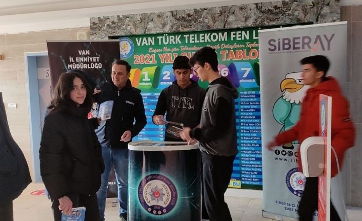 Van polisinden öğrencilere internet kullanımı eğitimi