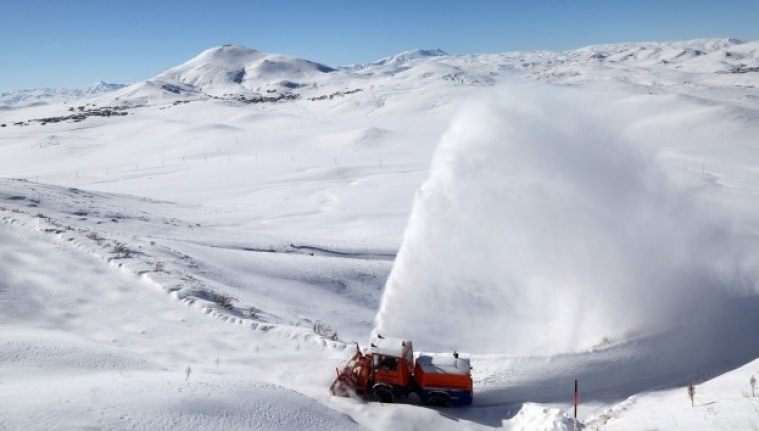 Van’da 118 yerleşim yerinin yolu ulaşıma kapandı
