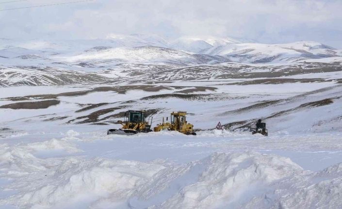 Van’da 216 yerleşim yerinin yolu ulaşıma kapandı