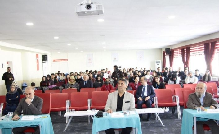 Van’da ‘Gençler Arası Şiir Okuma Yarışması’ sona erdi