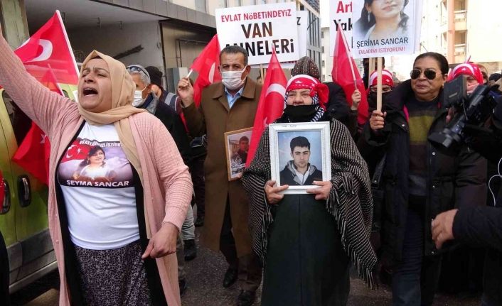 Vanlı anne: “Teslim olan her evlat bizi umutlandırıyor”