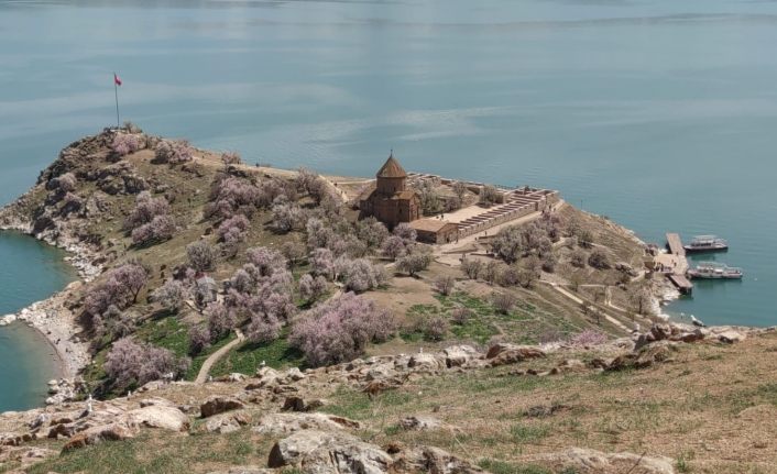 Akdamar Adası’nı 4 ayda 26 bin 380 kişi ziyaret etti