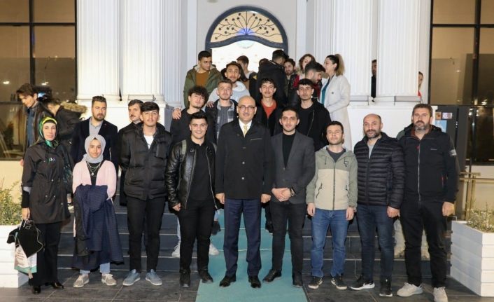 Başkan Vekili Aydın gençlerle buluştu