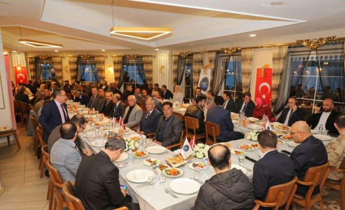 Başkan Vekili Aydın, muhtarlarla iftarda buluştu