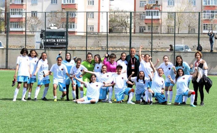 Büyükşehir Belediyesi Kadın Futbol Takımı yoluna kayıpsız devam ediyor