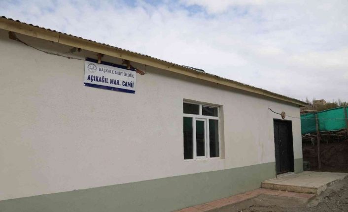 Caminin uçan çatısı yeniden onarıldı