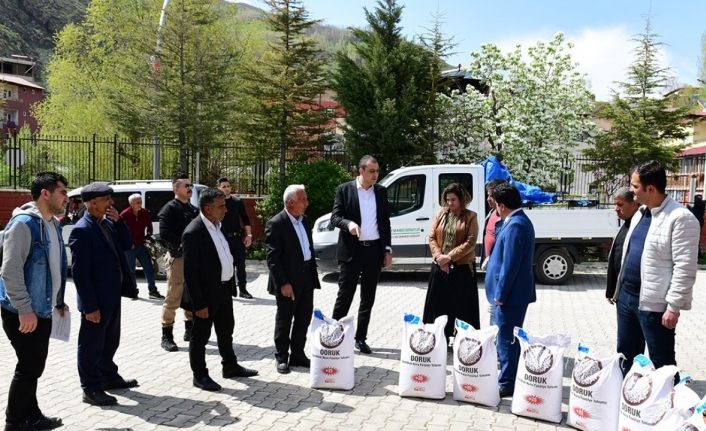 Çatak’ta çiftçilere yüzde 75 hibeli tohum dağıtımı
