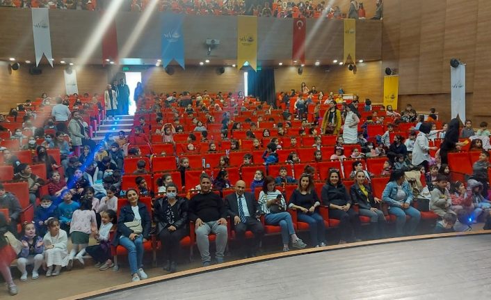 Çocuklar ‘Palyaçolar Sokağı’ ile eğlendi