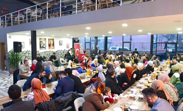 Eğitim-Bir-Sen’den kaynaşma yemeği