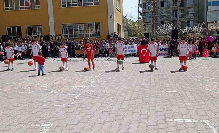 Erciş’te 23 Nisan Ulusal Egemenlik ve Çocuk Bayramı coşkusu