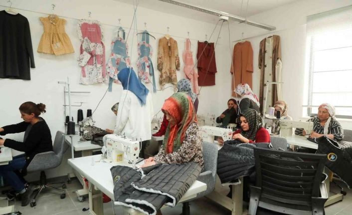 İpekyolu Belediyesinin tekstil atölyesinde üretim başladı
