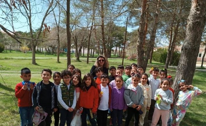 Minik ellerden doğaya anlamlı dokunuş