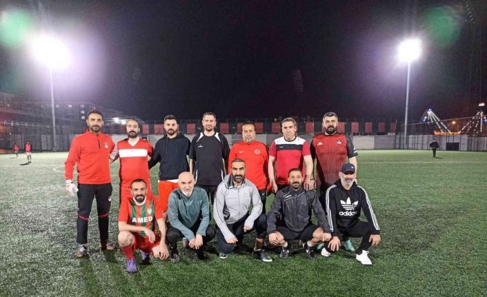 Taraftar grubuyla basın mensupları arasında dostluk maçı