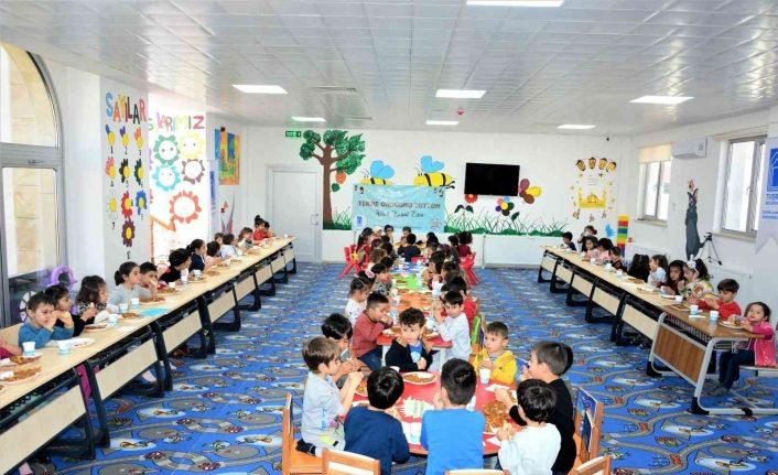 Tuşba Belediyesi’nden ‘Tekne orucu’ tutan çocuklara iftar