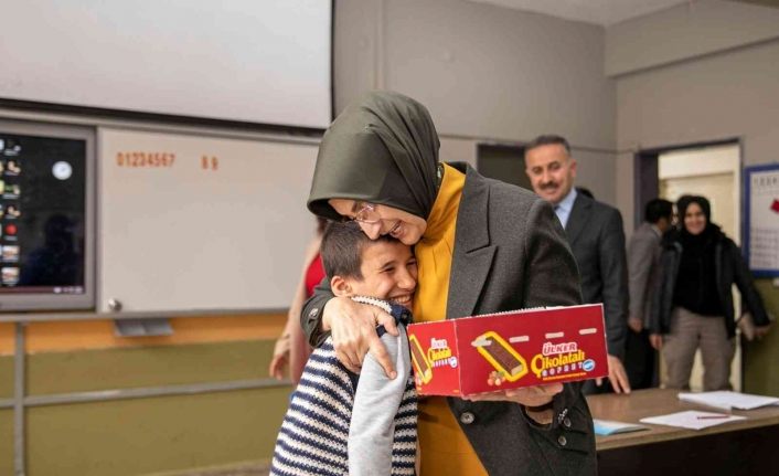 Vali Bilmez’in eşi, özel öğrencilerle bir araya geldi