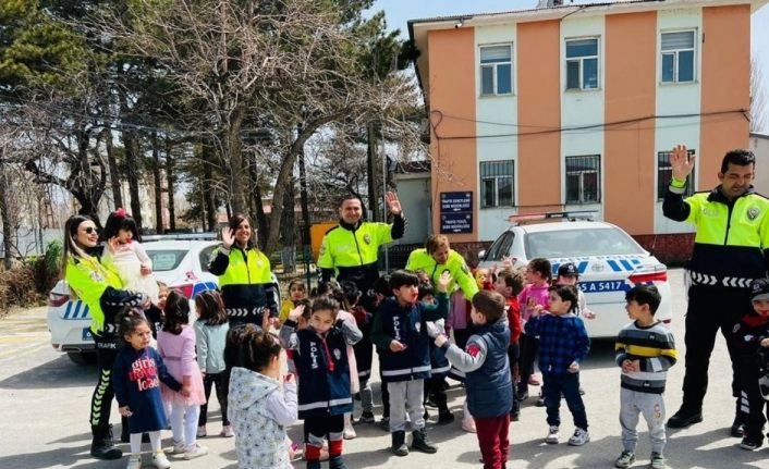 Van’da 10 Nisan Polis Haftası