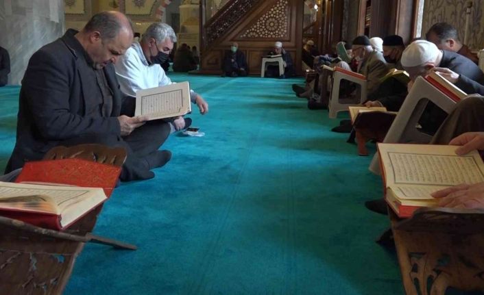 Van’da 14 asırlık mukabele geleneği sürüyor