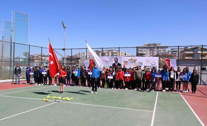 Van’da Analig Tenis Grubu müsabakaları başladı