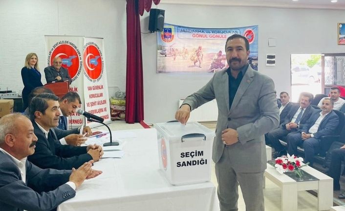 Başkan Ayhan Kahraman güven tazeledi
