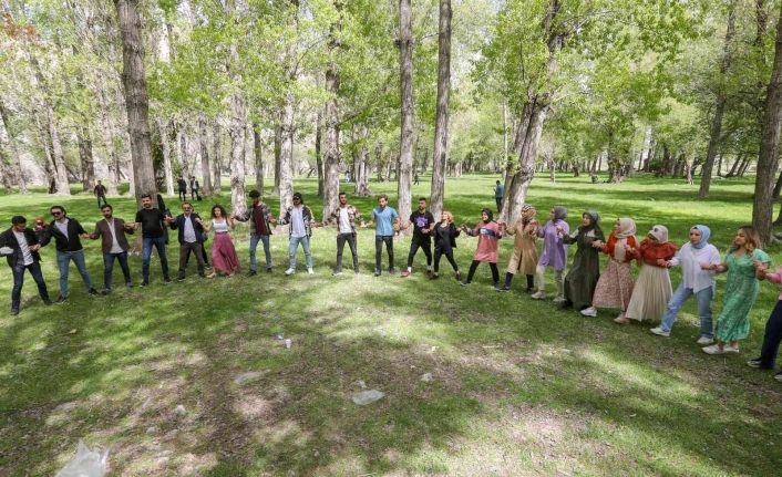 Başkan Vekili Aydın gençleri unutmadı