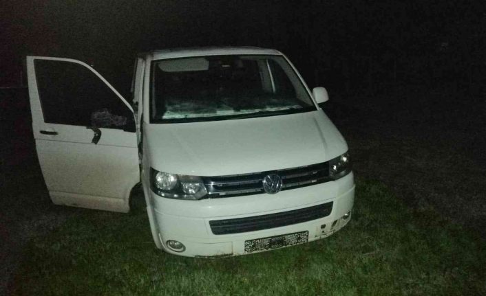 Dur ihtarına uymayan minibüste 6 düzensiz göçmen yakalandı