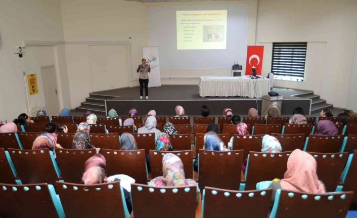 ‘Gönülden Gönüle Dost Sohbetleri’nde evlilik süreci anlatıldı