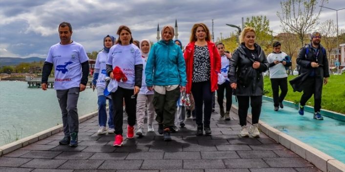 Kadınlar Van Gölü için yürüyüşe geçti