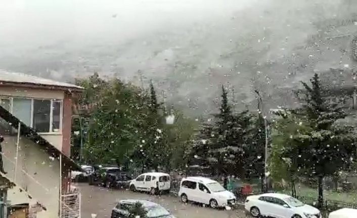Nisan karı, 3 bin rakımlı Karabet Geçidi’nde etkili oluyor