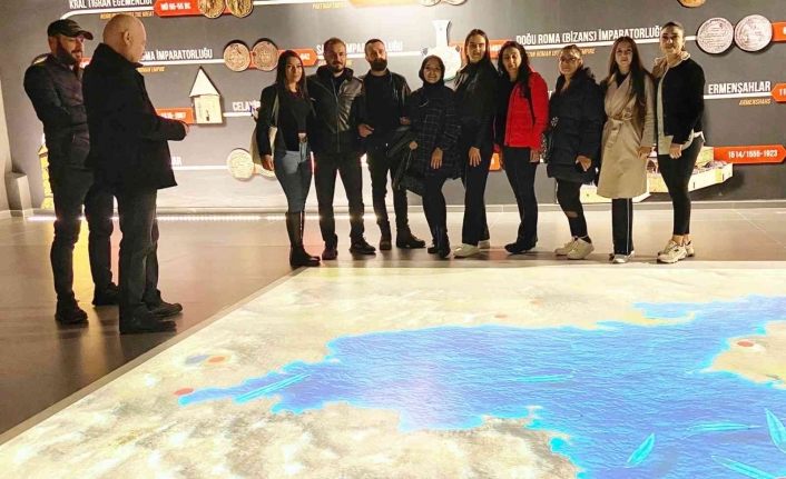 Prof. Dr. Adnan Tönel’den öğrencileri tarihin derinliklerine götüren uygulamalı dersler
