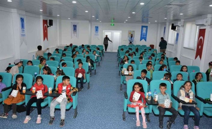 Tuşba Belediyesi öğrencileri sinemayla buluşturmaya devam ediyor