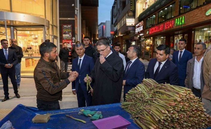 Vali Balcı esnafı ziyaret edip uçkunun tadına baktı