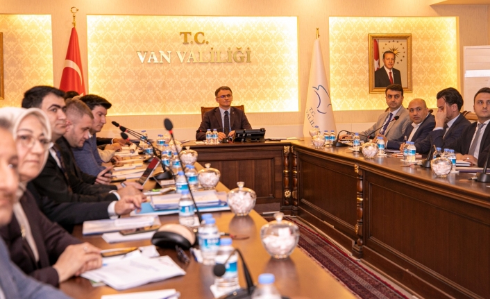 Van Valisi Balcı Büyükşehir yatırımlarını dinledi