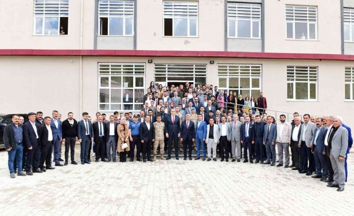 Vali Bilmez’den Çatak ilçesine veda ziyareti