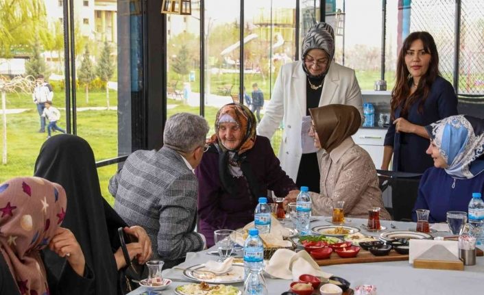 Van Büyükşehir Belediyesi şehit annelerini ve eşlerini unutmadı