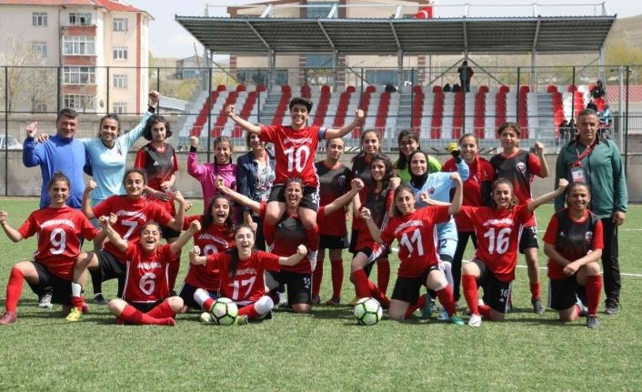 Van Büyükşehir Belediyespor şampiyonluğa bilendi