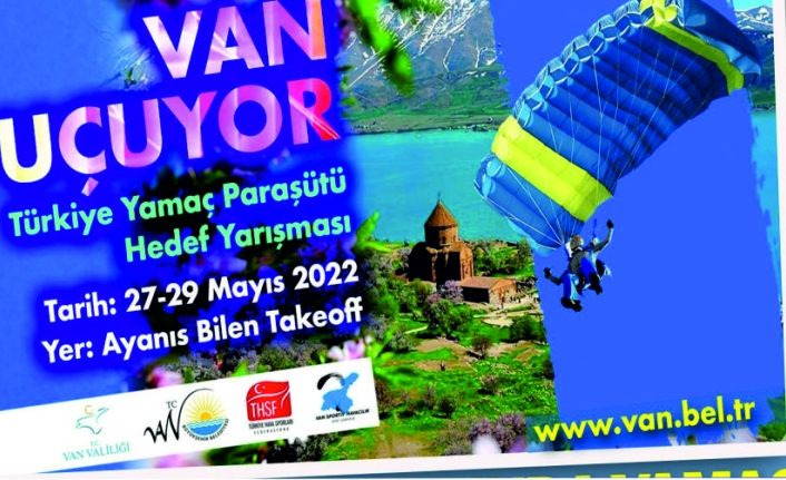 Van Gölü kıyılarında yamaç paraşütü yarışması