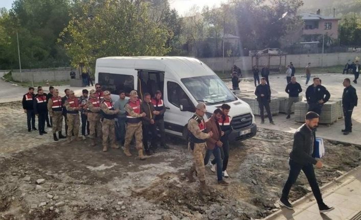Van’da göçmen kaçakçılığı suçundan gözaltına alınan 8 şüpheli, tutuklandı