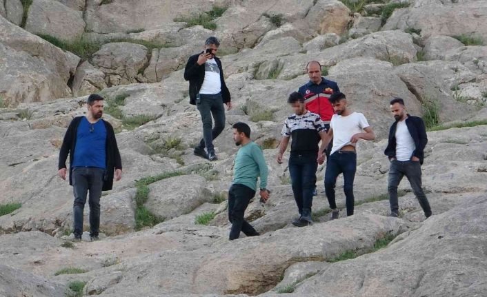 Van’da intihar girişiminde bulunan genç ikna edildi