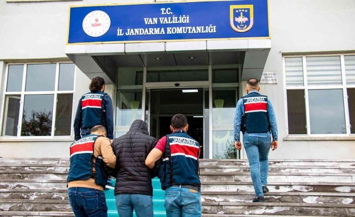 Van’da kaçakçılık operasyonundan iki kişi tutuklandı