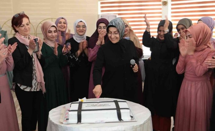 Van’da Kur’an-ı Kerim’i hatim eden öğrenciler için program düzenledi