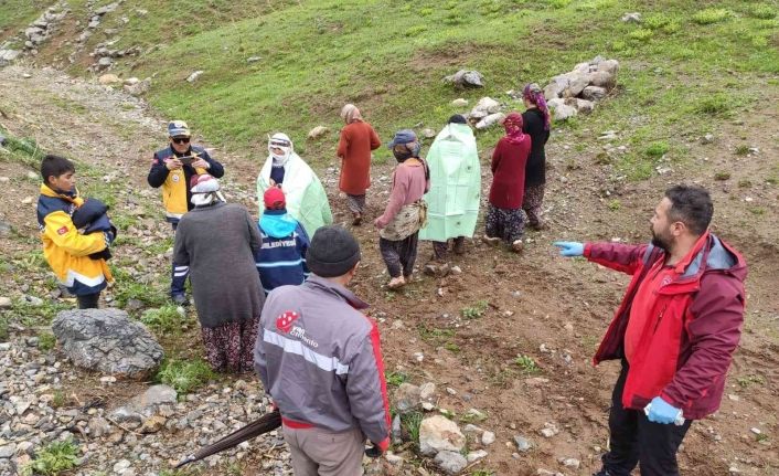 Van’da yaylada mahsur kalan vatandaşlar kurtarıldı
