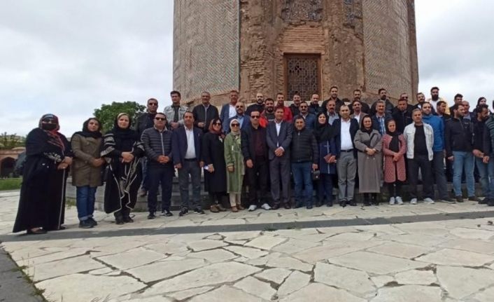 Vanlı turizmcilerden İran’a çıkarma