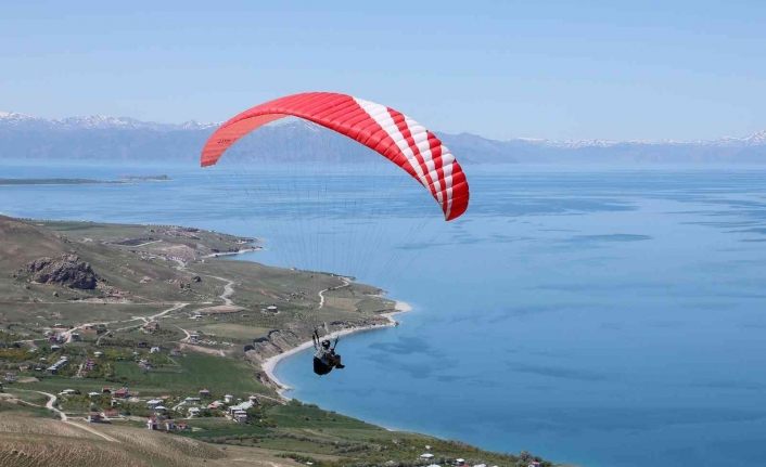 Yamaç Paraşütü Hedef Şampiyonası antrenman uçuşlarıyla başladı