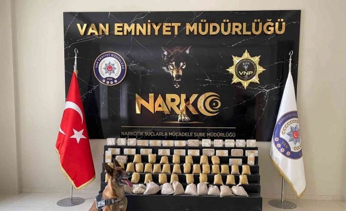 ‘Zeyna’nın katıldığı operasyonda 42 kilo 200 gram eroin ele geçirildi