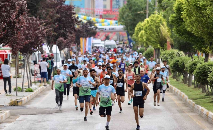 1. Van Denizi Yarı Maratonu başladı